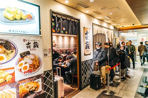 大阪駅 家系ラーメン 宇宙の味覚を探る旅